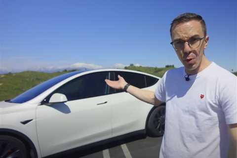 A YouTuber ditched his Tesla for a Mercedes EQS. It came down to quality issues.