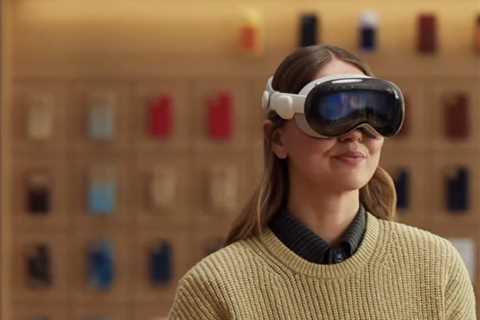 Apple's Vision Pro has a familiar fatal flaw: They are nerd goggles that will make most people look uncool
