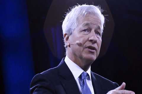 JPMorgan CEO Jamie Dimon says consumers are in 'great shape' but the economy will face headwinds down the road