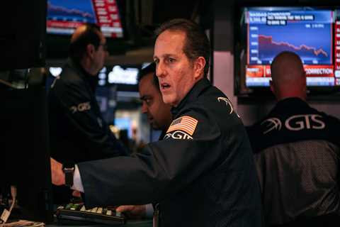 US stocks trade mixed as jobless claims tick down and Fed's Logan says data supports more rate hikes
