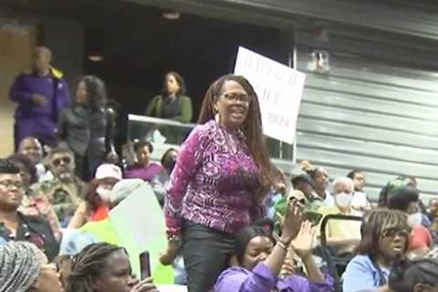 Black Residents of Chicago’s South Shore Are NOT HAPPY About Plans for a ‘Migrant Respite Center’ in Their Neighborhood (VIDEO)