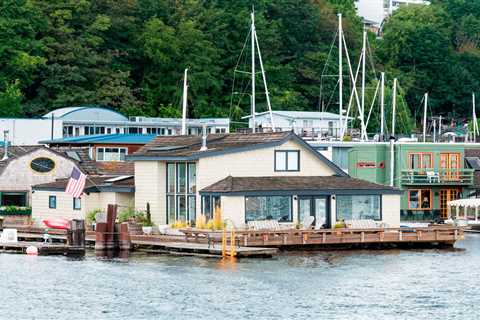 How the Sleepless in Seattle Houseboat Gave the Hit Rom-Com a Dose of Realism
