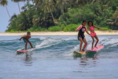 THE WORLD'S BEST SURFING LOCATION l BEGINNER, GROM WAVES