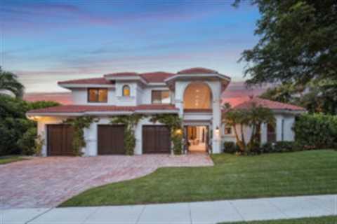 How to Prepare Your House for a Hurricane: 10 Tips for Homeowners