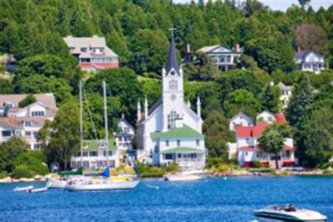 9 Popular Michigan Beach Towns to Live in 2023