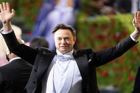 Elon Musk says people can trust his new AI company more than OpenAI and Google