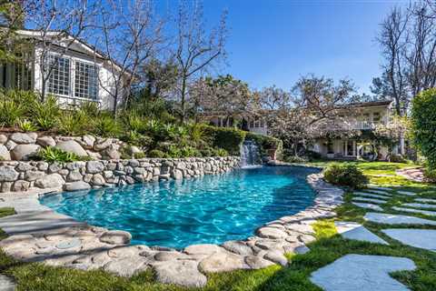 Jim Carrey’s Longtime L.A. Home Hits the Market at $29M