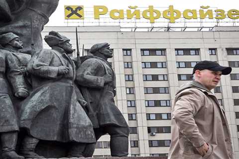 The biggest Western bank still operating in Russia gave its employees an extra $220 million over the last 6 months. That's an average of $24,000 per employee.