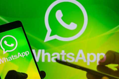 A group of Wall Street banks have been fined $549 million for using WhatsApp and other messaging apps to discuss business