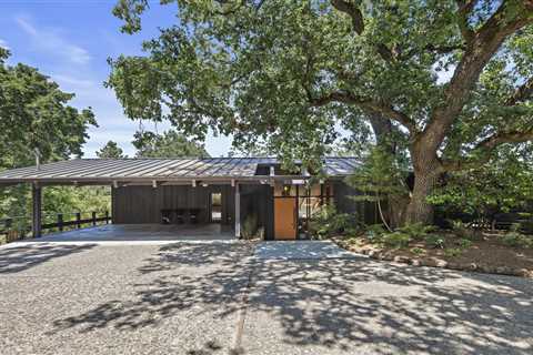 A Midcentury Gem Dubbed the House of Balconies Lists for the First Time in 60 Years
