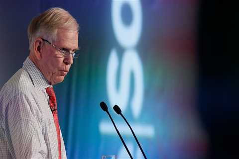Jeremy Grantham warns the AI boom won't stop a recession &ndash; and stocks are still likely to crash