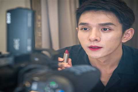 An online exchange between China's 'Lipstick King' and a viewer over the affordability of an $11 beauty item shows just how messed up the country's economy is