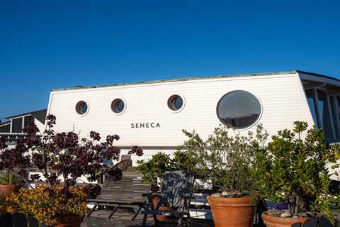 Before &amp; After: After Fixing Up a Gutted Houseboat, a Couple Join a Legendary Artist Community