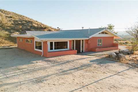Joshua Tree or Palm Springs? This $499K Midcentury Sits Smack in the Middle