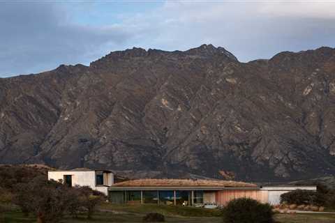 Walls of Glass at This New Zealand Home Capture the Most Epic Mountain Views