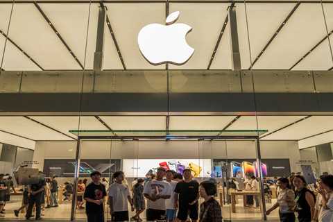 Apple fans line up for hours to get their hands on the iPhone 15