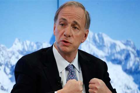 Hedge fund legend Ray Dalio warns the US will suffer a 'debt crisis' - and predicts an economic slump