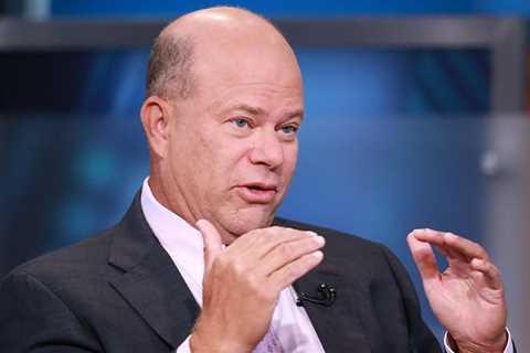 Stocks may be at risk as the Fed's rate hikes and bond disposals squeeze valuations, hedge-fund billionaire David Tepper says