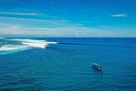 THE WORLD'S BEST SURFING LOCATION l INTERMEDIATE WAVES
