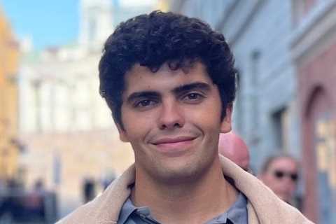A Gen Z worker in Spain spends just 5% of his income each month after years of planning. He explains how he does it and how others can increase their savings.