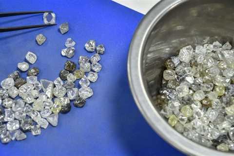 Russia is using bags of cash and diamonds to avoid sanctions and fund its weapons program, expert says