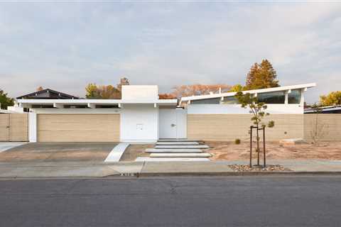 Before &amp; After: With a Crisp Addition, a Cookie-Cutter Eichler Breaks Out of Its Shell