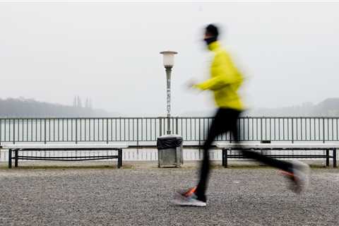 A running store in Paris invited people to steal its products &mdash; if they could outrun one of France's fastest sprinters disguised as a security guard