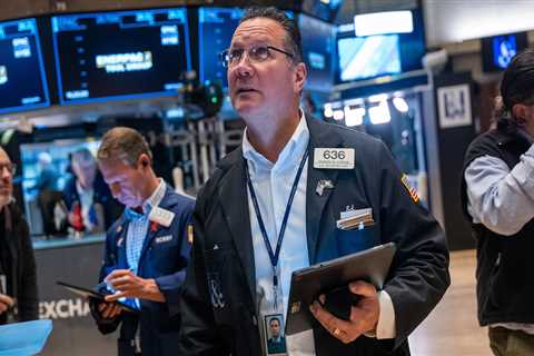 US stocks trade mixed amid wave of earnings reports and start of Fed meeting