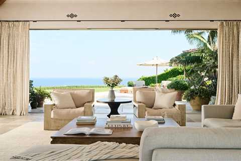 A Palos Verdes Retreat With 180-Degree Coastal Views Lists for the First Time at $35M