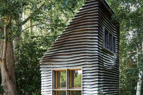 This Micro Cabin Was Assembled by a Team of Two Without Any Nails, Screws, or Tools