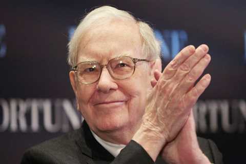 Warren Buffett is 'sitting on a monstrous pile of cash' so he can pounce when bargains pop up, Liberty Media's John Malone says