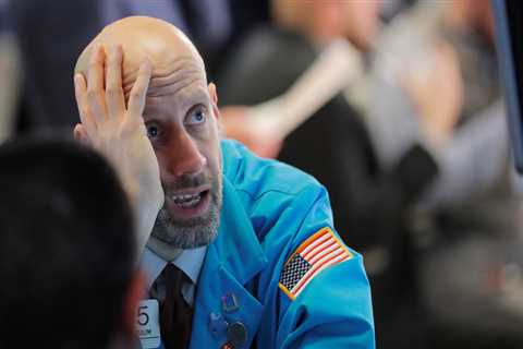The only bubble in the stock market is the 'bear bubble' of overly negative sentiment, Fundstrat's Tom Lee says