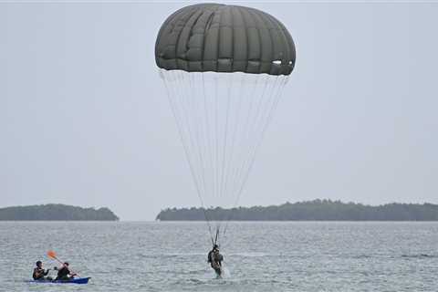 US commandos showed off their little-known underwater skills in Army Special Operations Commands' best combat diver competition