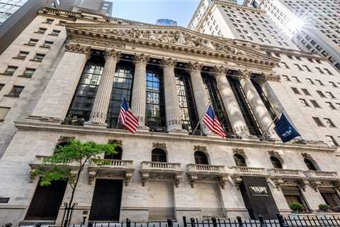 Wall Street banks want AI to write performance reviews