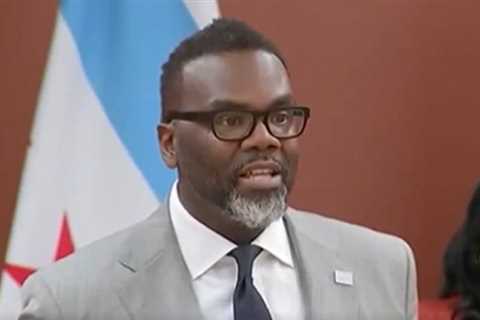 Chicago Mayor Brandon Johnson Accuses TX Governor Abbott of ‘Attacking Our Country’ for Sending Illegal Border Crossers to the City (VIDEO)