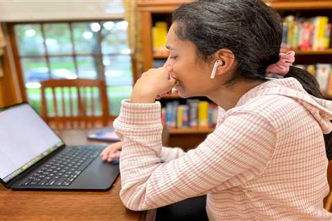 Here's how to choose the right college, according to a professor and academic advisor with 40 years of experience