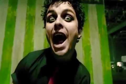 Green Day changed one of their best-known songs to slam Donald Trump during a televised New Year's Eve performance