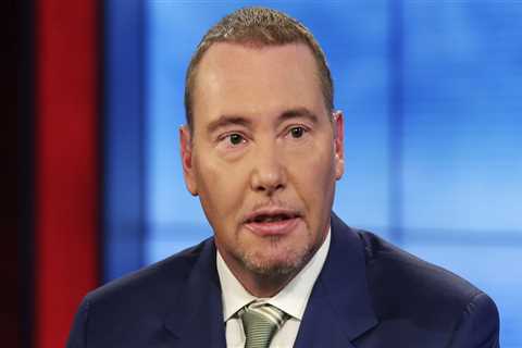 The S&amp;P 500 looks risky, there's a 75% chance of recession this year, and a firing frenzy is looming, elite investor Jeffrey Gundlach says