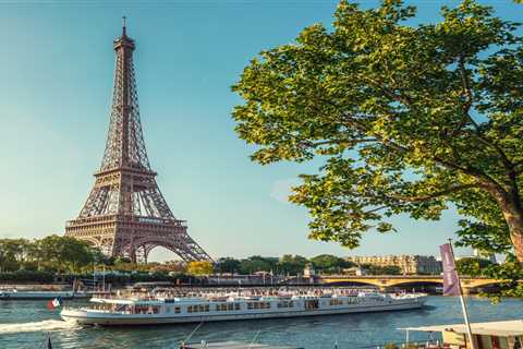 I'm an American who's lived in Paris for 2 years. Here are 6 things every tourist should do and 2 they can skip.