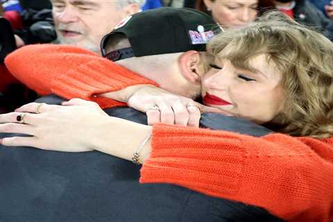 Taylor Swift unknowingly inspired a startup jewelry brand to make a luxury friendship bracelet. Then she wore it to a Chiefs game.      