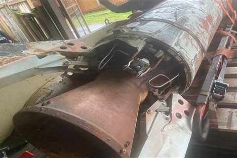 A rusted Cold War missile built to carry a nuclear bomb discovered in a Washington garage, says report