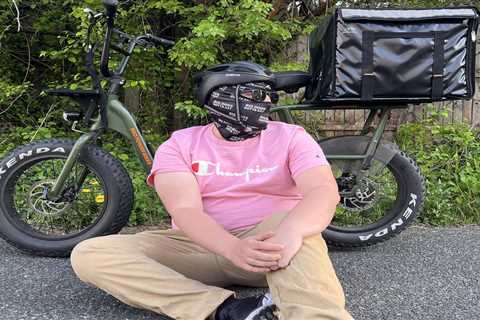 A food-delivery driver hunting for big tips says he declines 75% of orders and hangs out in wealthy areas: 'I'm not doing this to gamble. I'm doing this to make money.'