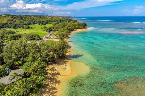Bestselling Author Kristin Hannah’s Former Hawaii Home Seeks $8.9M