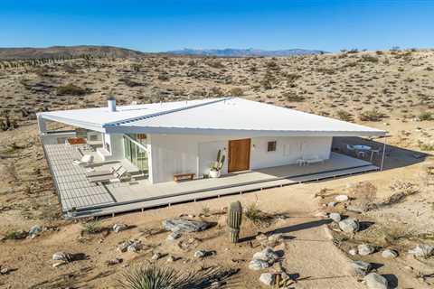 Construction Diary: In the Mojave Desert, a First-Time Builder Takes On a Tricky Prefab Home