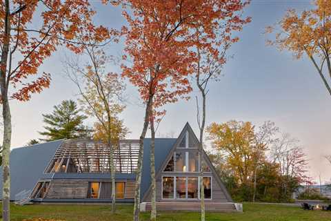 A Vermont A-Frame Cabin Zigzags to Gain Those Water Views