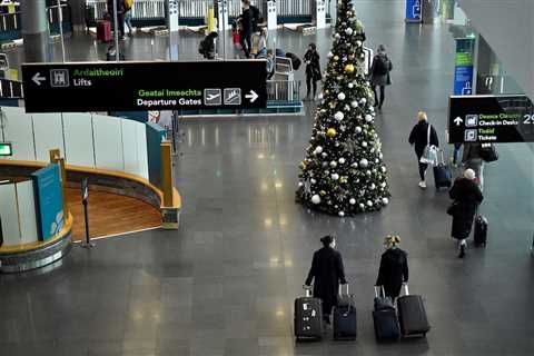 Airport security ordered a woman to remove her artificial breast in front of a crowd of people 