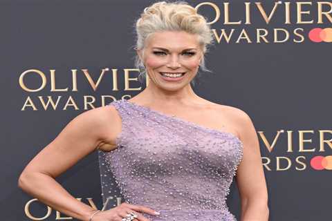 Hannah Waddingham scolded a photographer who told her 'show your leg,' and said a man would never be asked that