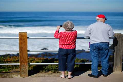 Welcome to 'peak boomer' era: A wave of retirees is about to blow through their savings and cling to Social Security to stay afloat