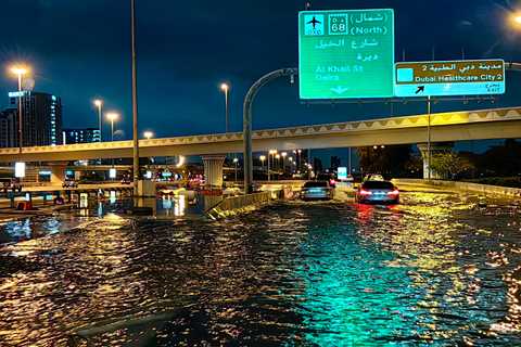 Emirates told cabin crew to report for duty during historic Dubai flood despite government's stay-at-home warning, report says