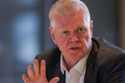 HSBC CEO Quinn Unexpectedly Steps Down